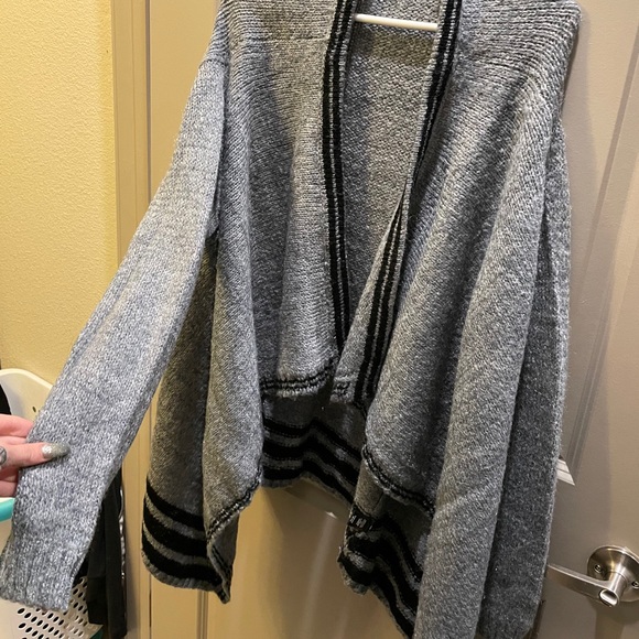 Sweaters - Grey/Black flowy cardigan, Small